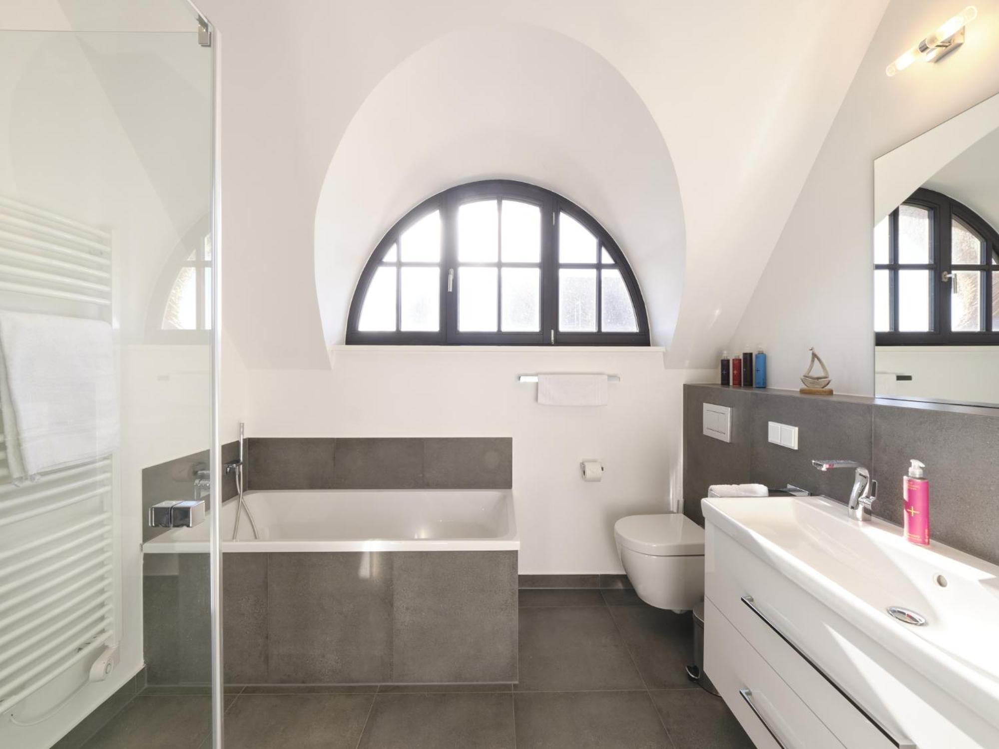 Reetland Am Meer - Luxusplus Reetdachvilla Mit 4 Schlafzimmern, Aussensauna, Loungebereich Und Kamin G07 Dranske Kültér fotó
