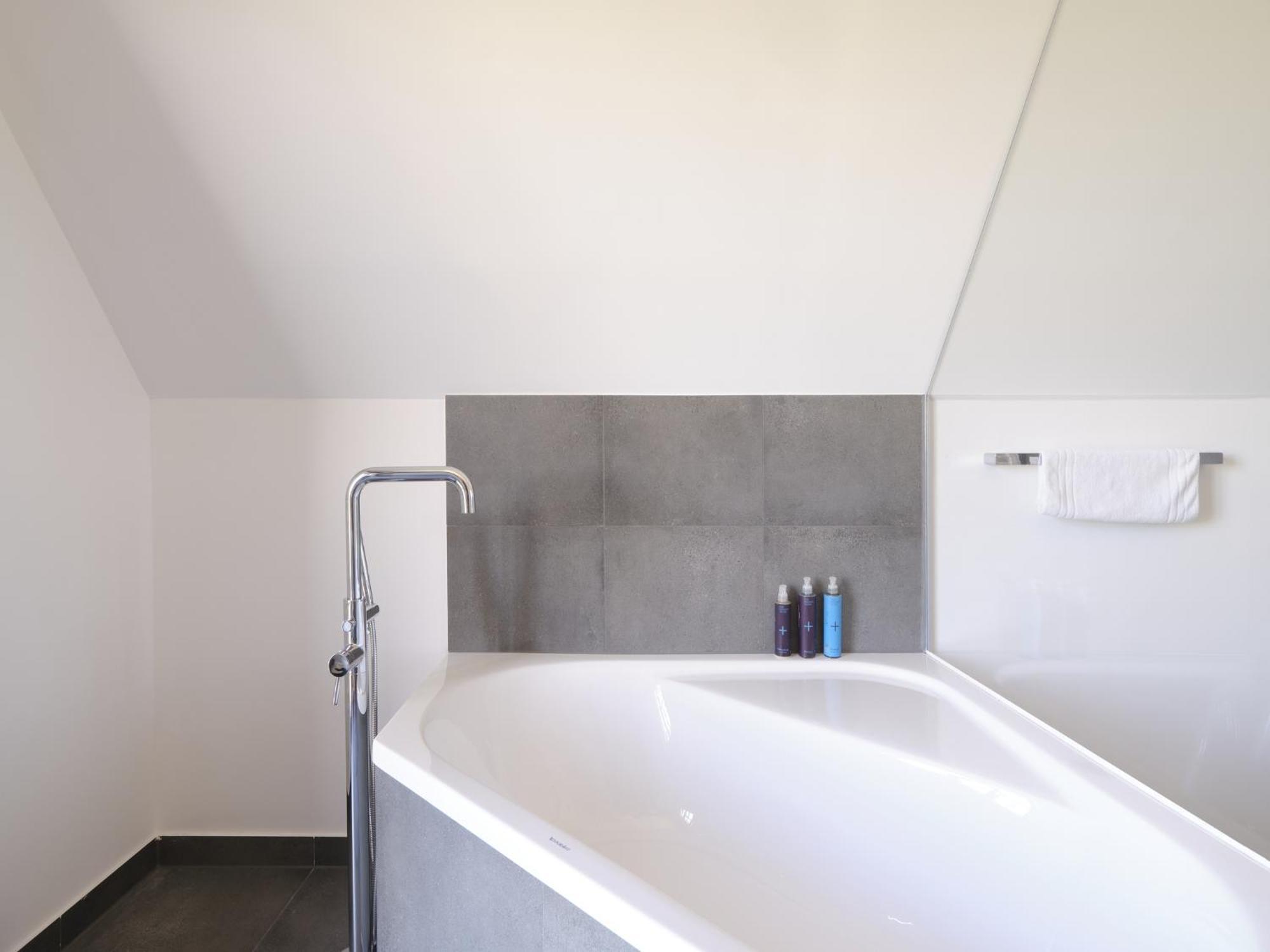 Reetland Am Meer - Luxusplus Reetdachvilla Mit 4 Schlafzimmern, Aussensauna, Loungebereich Und Kamin G07 Dranske Kültér fotó